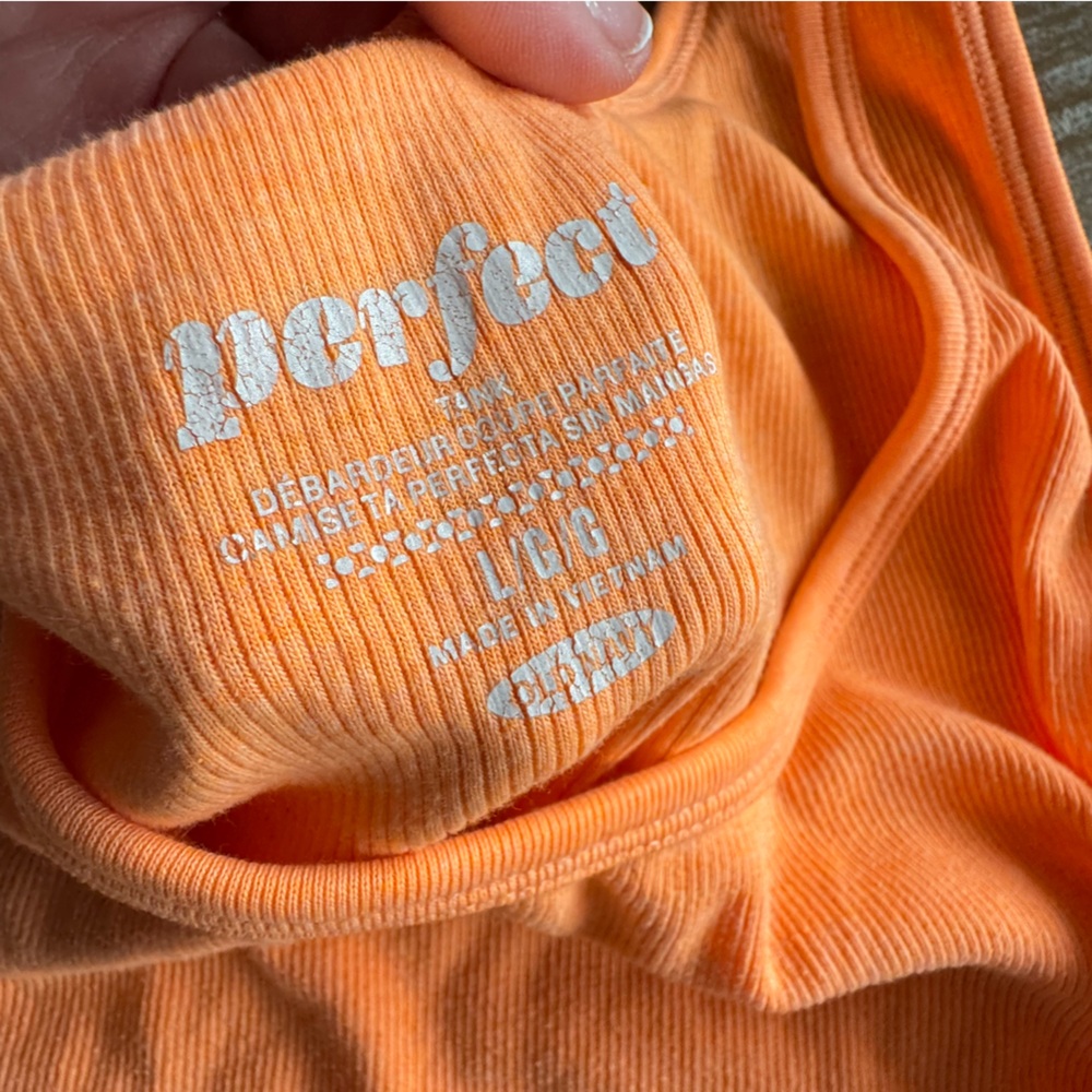 🧡 2 Long Tank Tops🧡 ~med - Picture 9 of 9